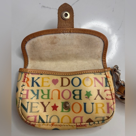 Dooney & Bourke Vintage Wristlet- EUC - Picture 9 of 15